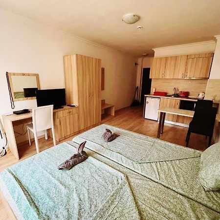 Lovely Studio Apartment On The Beach Burgas City Eksteriør billede